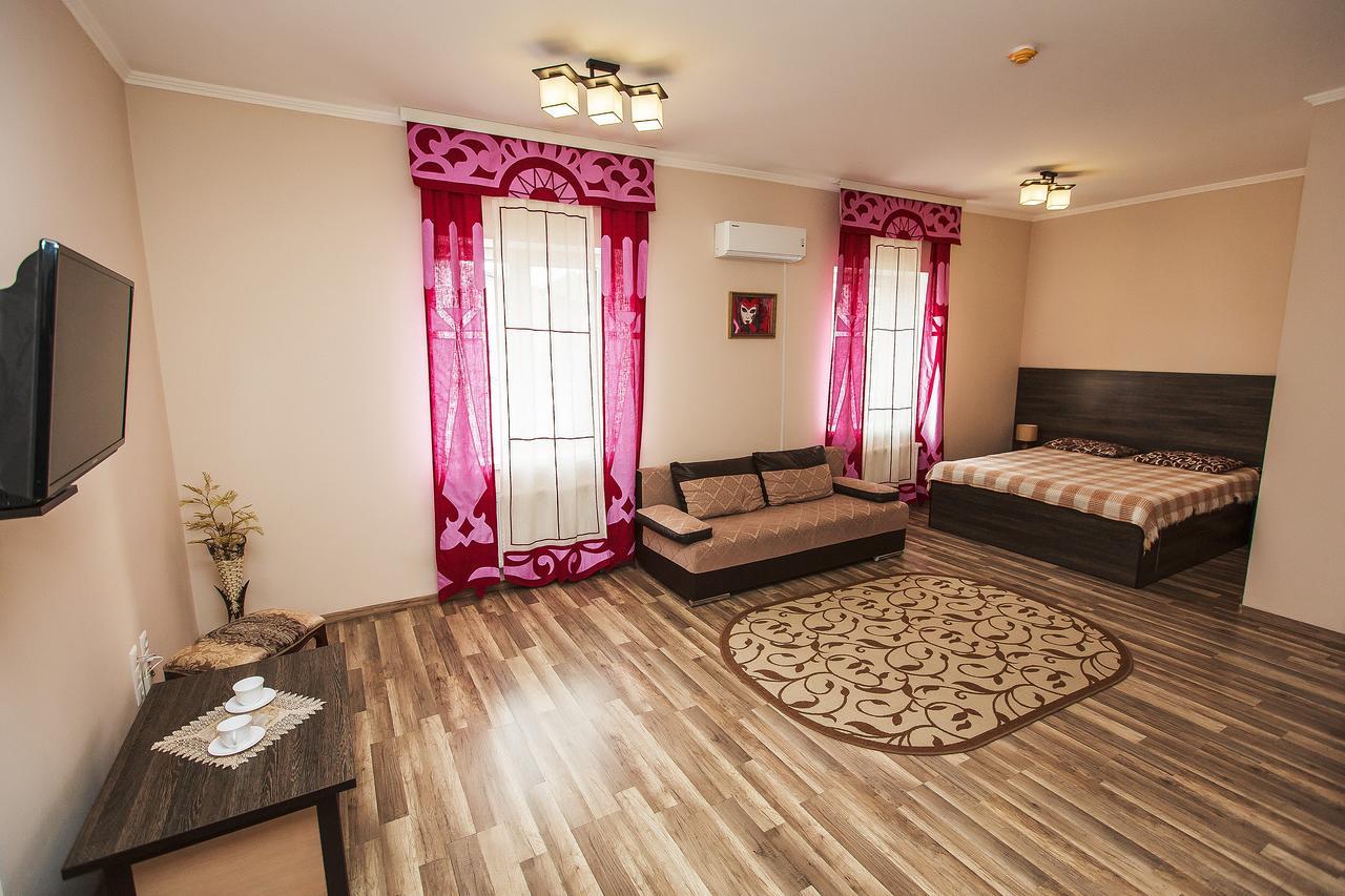 Slavyanskaya Hata Hotel Baranavichy Exterior foto
