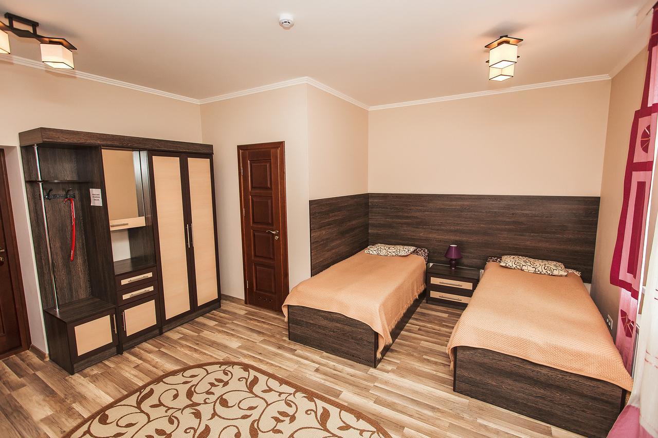 Slavyanskaya Hata Hotel Baranavichy Exterior foto